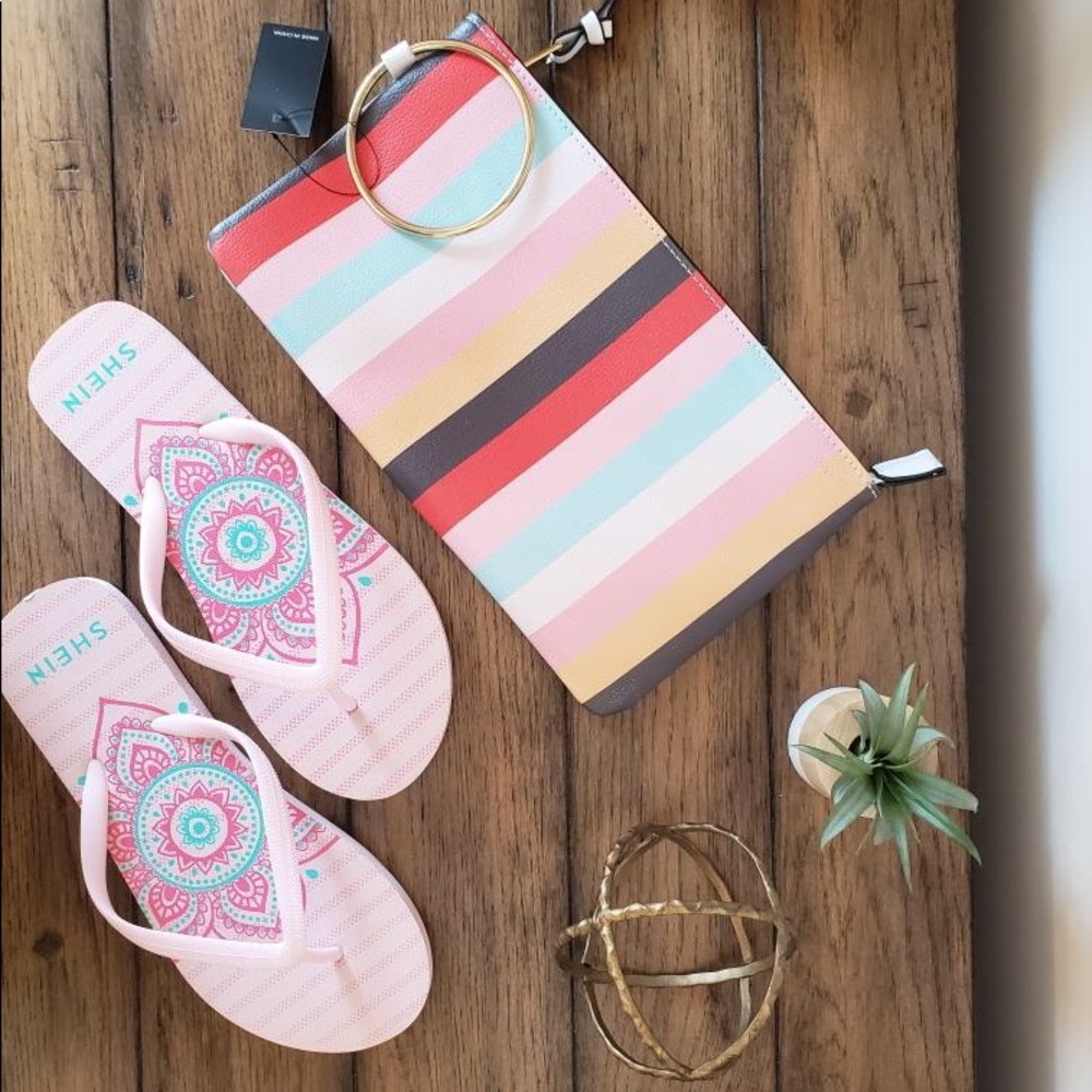 Flips flops with pink and bluegreen sun and flower